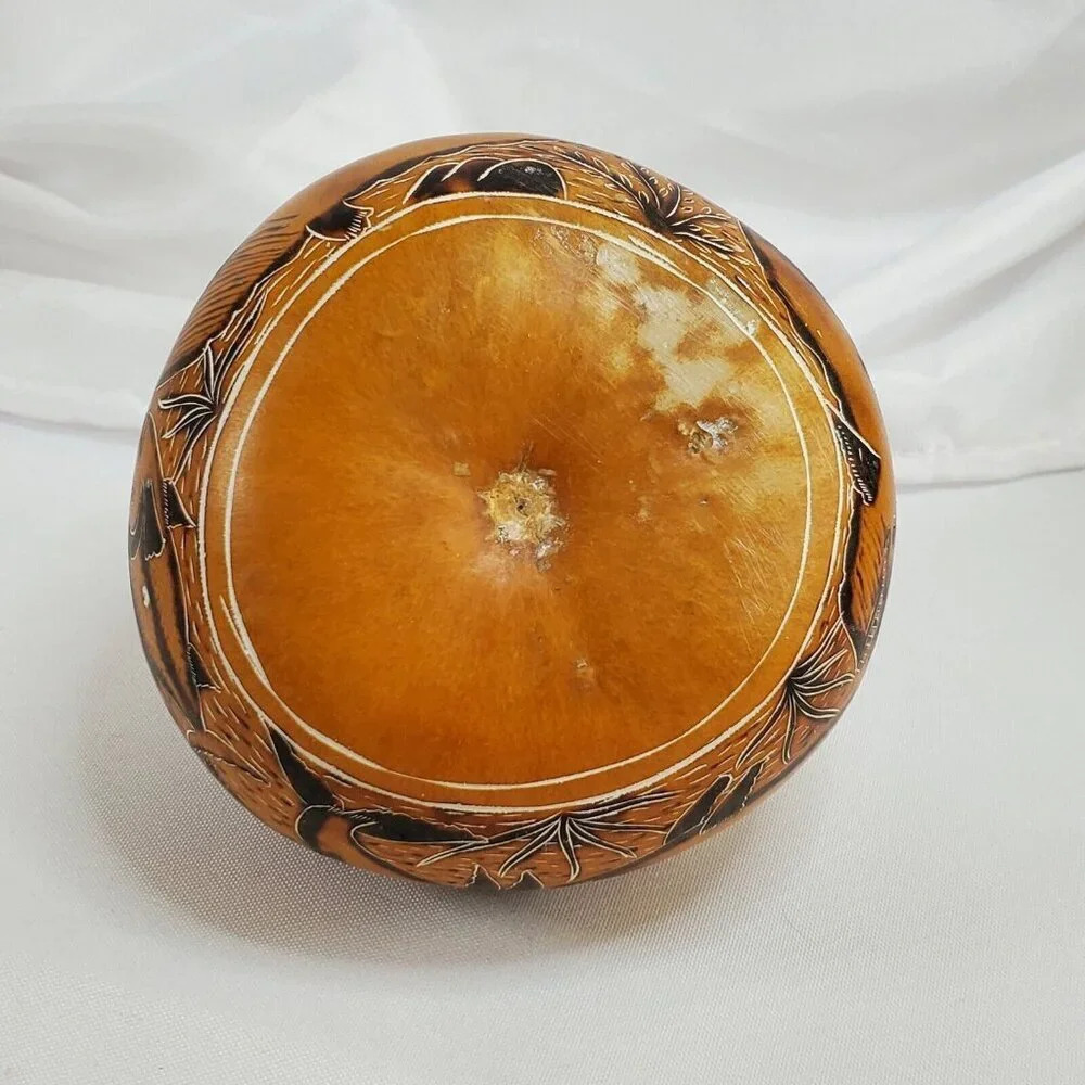 VTG Peruvian Folk Art Hand Carved Gourd w/Lid Trinket Box Whales Fish Sea Life - Picture 9 of 16